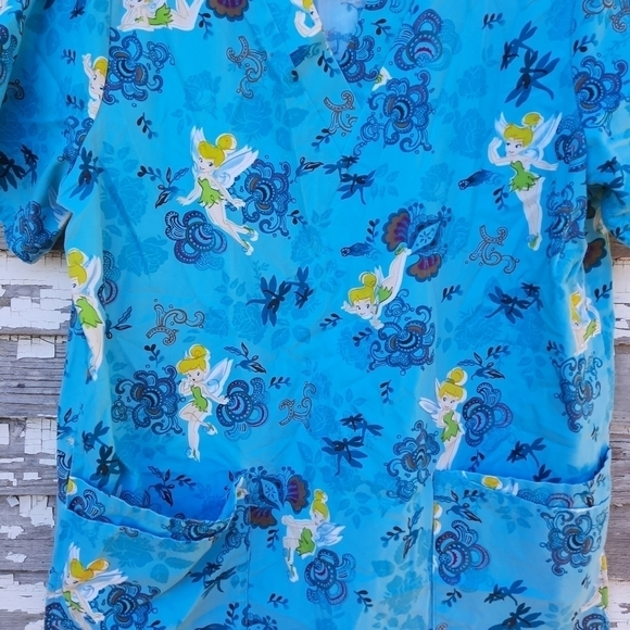 🌟 Disney tinker bell scrub top. The wonderful world of Disney size medium - Picture 5 of 5